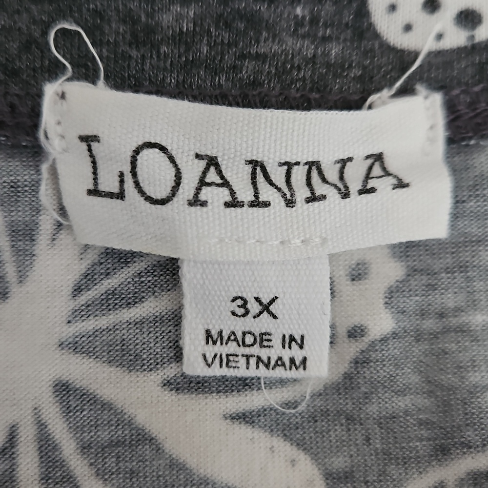 Gray and White Top with Butterfly Print - Picture 3 of 7
